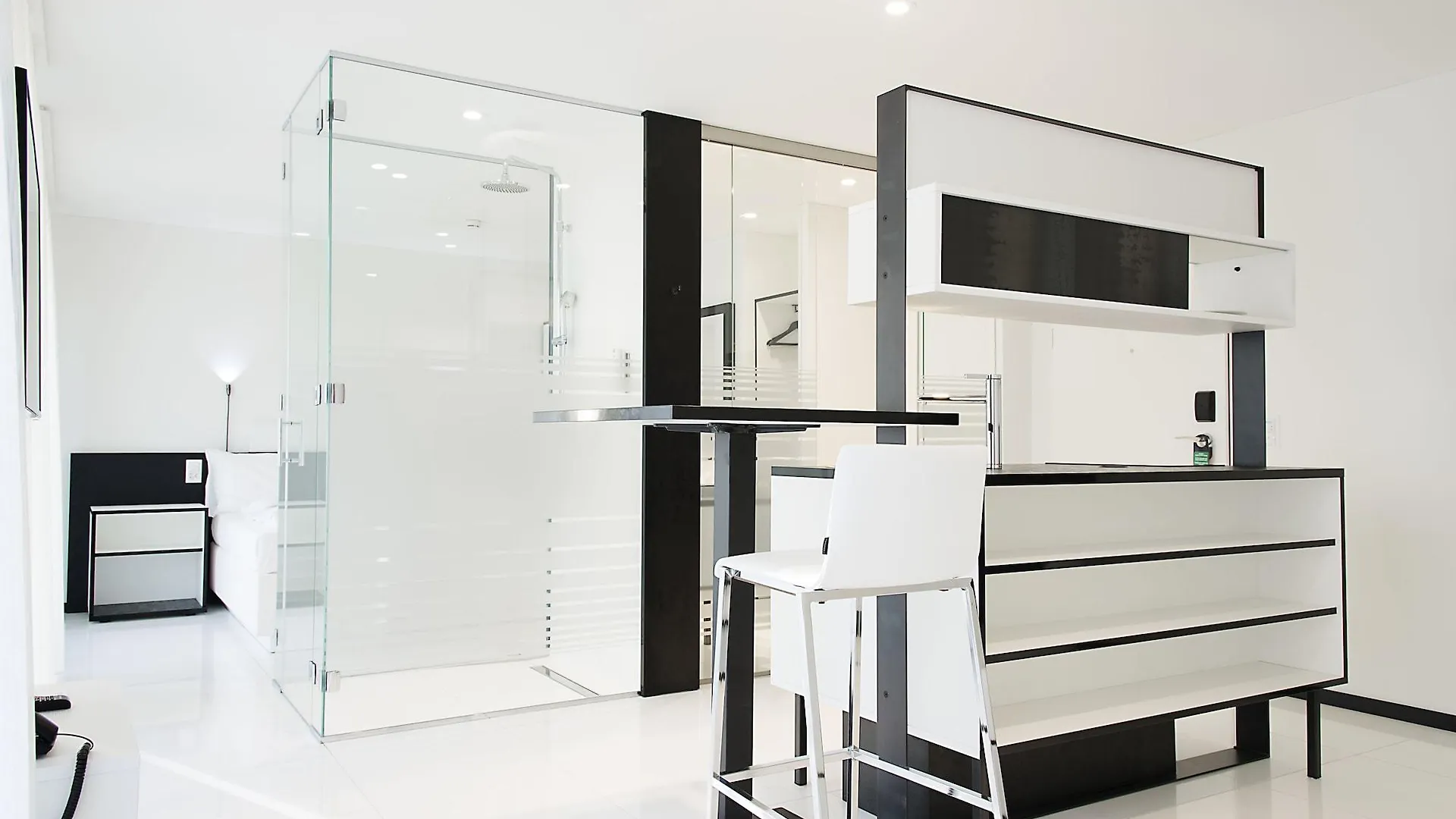**** Hotel Residence Thessoni Home Zurich -Self Checkin -No Restaurants-Short&Longstay Regensdorf Schweiz